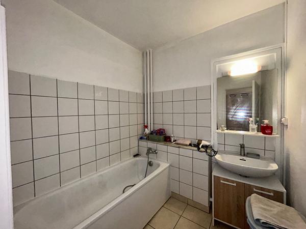 VENTE d'un appartement de 4 pièces (70 m²) à SAINT PIERRE LES ELBEUF