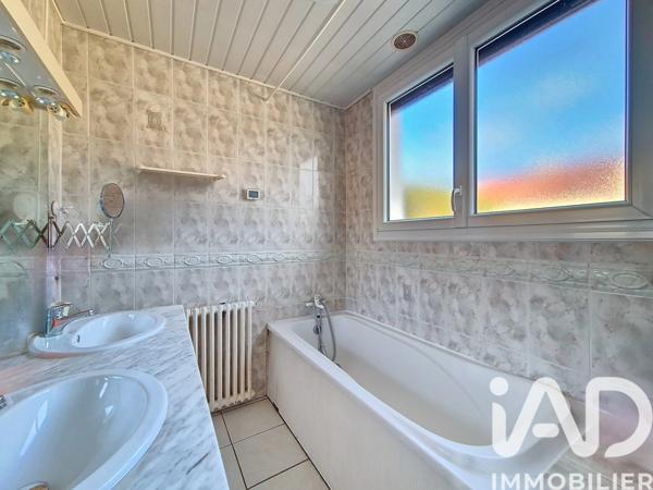 Maison à vendre 5 pièces 120 m² Villeneuve-la-Guyard