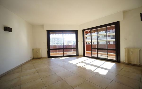 Appartement à louer    3 pièces •  Le Cannet