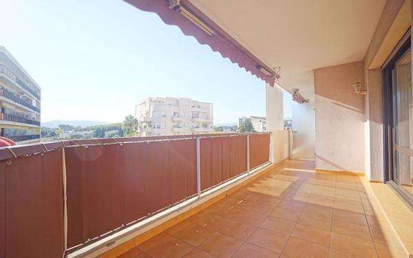 Appartement à louer    3 pièces •  Le Cannet