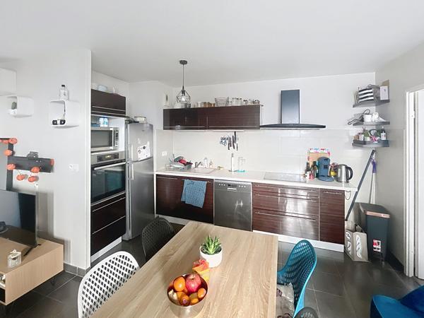 Appartement Issy Les Moulineaux 3 pièce(s) 59m2 tramway T2 3 minutes à pied, calme avec balcon