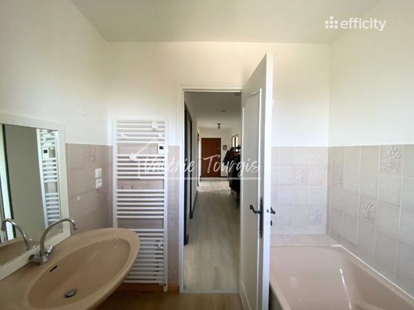 Appartement
         5 pièces
        - 94 m² 139 900 € *