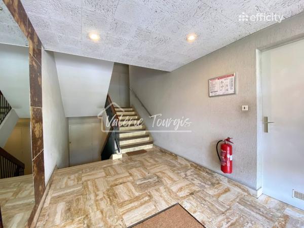Appartement
         5 pièces
        - 94 m² 139 900 € *