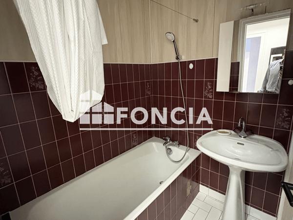Location Appartement 2 pièces 31.83 m² - 10 RUE BAUGIER Niort 79000