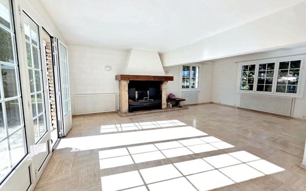 Maison à louer    8 pièces • 265 m2 Chambourcy