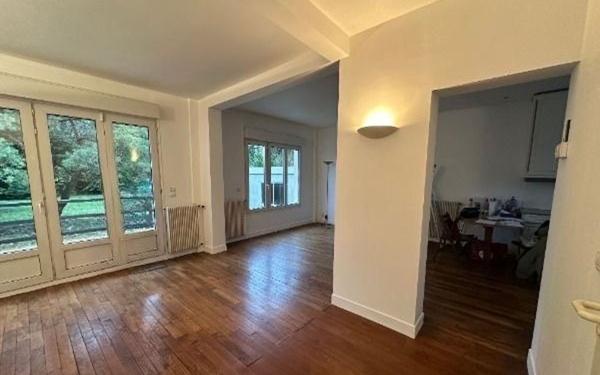 Maison à vendre    5 pièces • 92,67 m2 Saint-Maur-des-Fossés