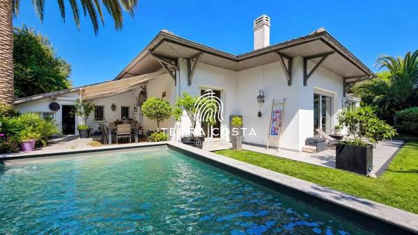 ANGLET | AUX PORTES DE BIARRITZ - MAISON DE PLAIN-PIED AVEC PISCINE ET STUDIO