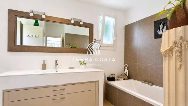 ANGLET | AUX PORTES DE BIARRITZ - MAISON DE PLAIN-PIED AVEC PISCINE ET STUDIO