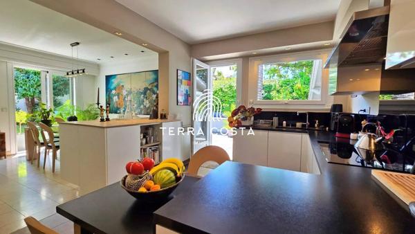 ANGLET | AUX PORTES DE BIARRITZ - MAISON DE PLAIN-PIED AVEC PISCINE ET STUDIO