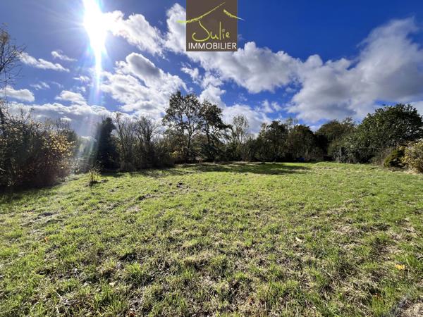 Terrain à bâtir de 1945m². CU positif.
