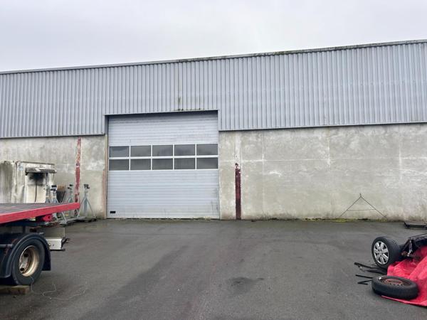 LOCAL COMMERCIAL DE 716 M2  TERRAIN DE 2321 M2