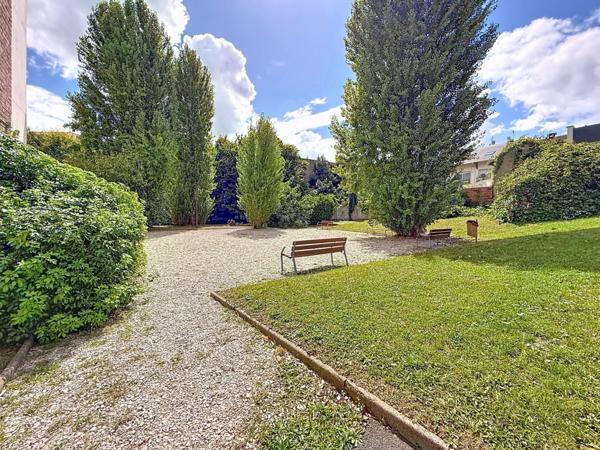 Résidence recherchée, à vendre appartement 3 pièces avec parking et cave