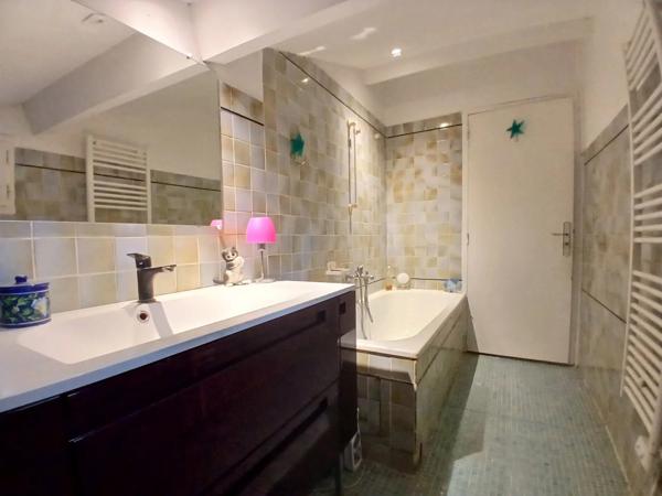 MAISON 5 PIECES 120 M2 - TERRAIN ET PISCINE