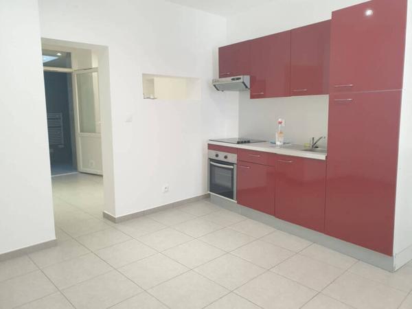 Location appartement Grenoble 38000 1 pièce 27 m²