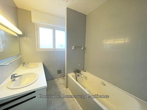 Maison d’architecte à fort potentiel – 249 m² habitables sur 8 ares de terrain