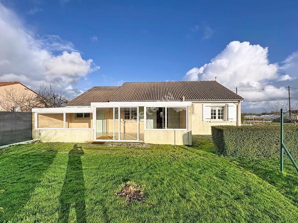 Maison à vendre à Landemont - 2 chambres - jardin clos - Proche bourg