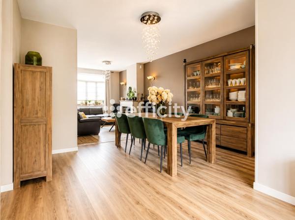 Maison
         7 pièces
        - 160 m² Exclusivité 380 000 € *