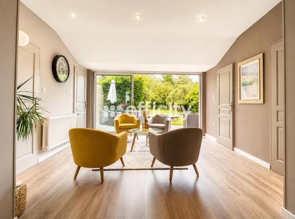 Maison
         7 pièces
        - 160 m² Exclusivité 380 000 € *