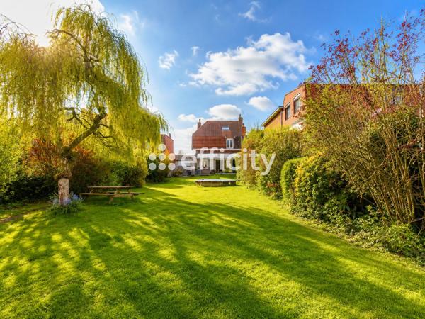 Maison
         7 pièces
        - 160 m² Exclusivité 380 000 € *