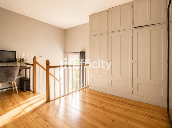 Maison
         7 pièces
        - 160 m² Exclusivité 380 000 € *