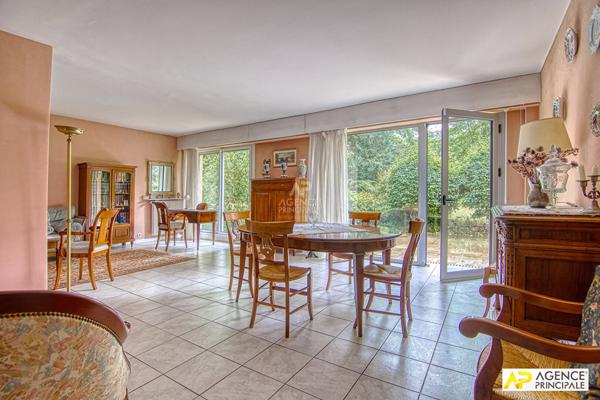 Versailles Clagny Appartement 5 pièces 113 m² rez-de-jardin avec ascenseur, cave et parking et box en sous-sol €690 000 ** - Référence 25913