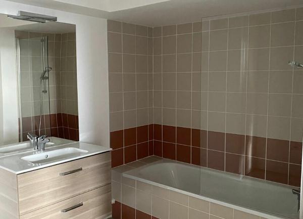 Appartement à louer    4 pièces •  Armentières