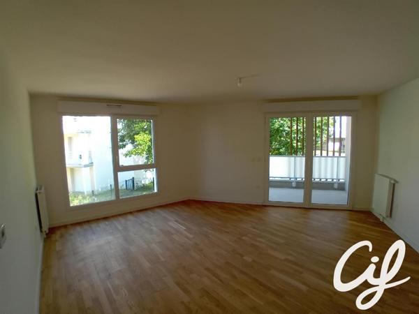 Appartement T3 MONT ST AIGNAN - 67.61 m2  890 Euros