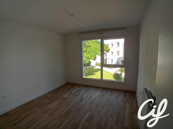 Appartement T3 MONT ST AIGNAN - 67.61 m2  890 Euros