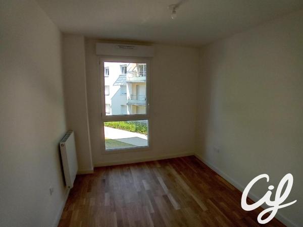 Appartement T3 MONT ST AIGNAN - 67.61 m2  890 Euros