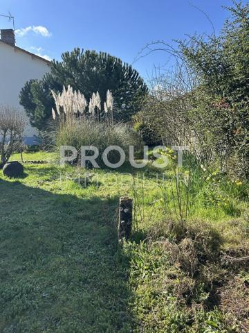 En exclusivité niort maison avec garage et jardin à rénover.
