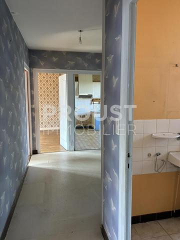 En exclusivité niort maison avec garage et jardin à rénover.