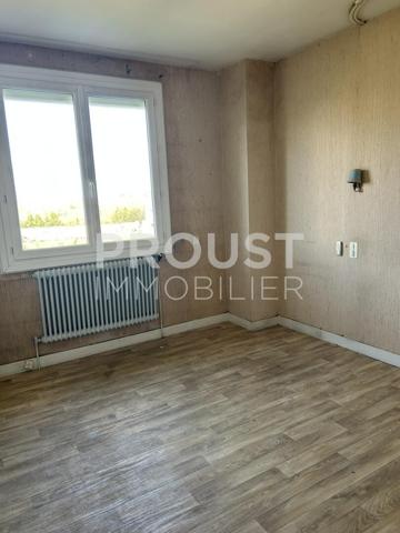En exclusivité niort maison avec garage et jardin à rénover.