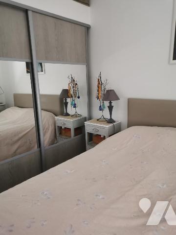 Une maison d'habitation AVEC JARDIN