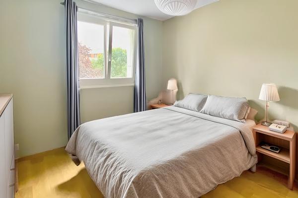 Appartement T3 lumineux avec vue dégagée, parking, balcon, quartier Bourg L'Evesque, proche Place des Lices