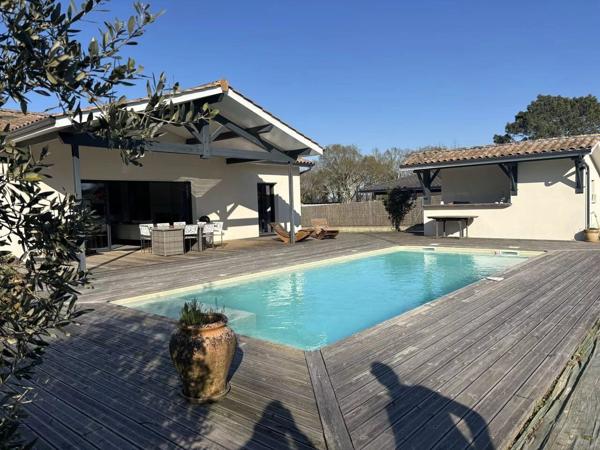 Vente                                                      Maison
                        
                     4 pièces                      100 m2                     à Casteljaloux