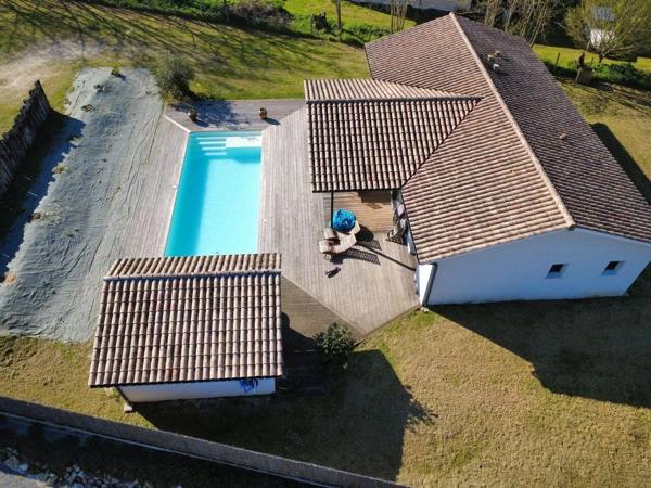 Vente                                                      Maison
                        
                     4 pièces                      100 m2                     à Casteljaloux