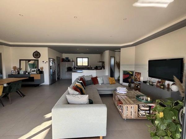 Vente                                                      Maison
                        
                     4 pièces                      100 m2                     à Casteljaloux