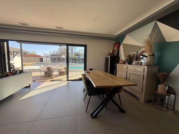 Vente                                                      Maison
                        
                     4 pièces                      100 m2                     à Casteljaloux