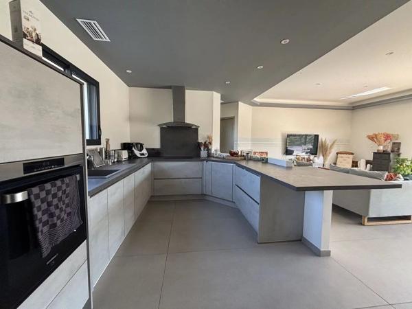 Vente                                                      Maison
                        
                     4 pièces                      100 m2                     à Casteljaloux