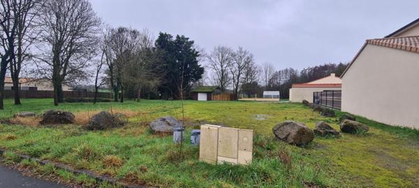 Terrain constructible, viabilisé Gorges 701 M² (360 M² en 1AU et 74 M² en UC) : gaz, électricité, eau, tout à l'égout