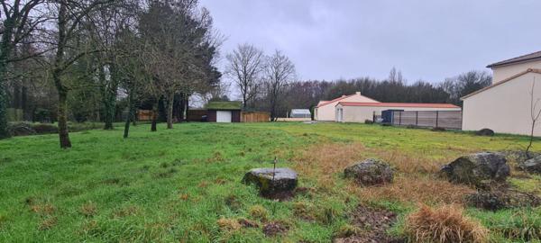 Terrain constructible, viabilisé Gorges 701 M² (360 M² en 1AU et 74 M² en UC) : gaz, électricité, eau, tout à l'égout