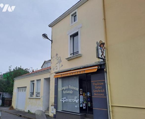 A VENDRE à REZE TRENTEMOULT - Immeuble avec commerce et habitation de 205 m² env.