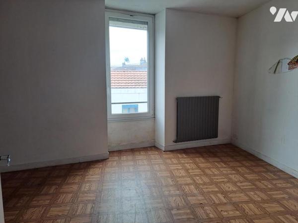 A VENDRE à REZE TRENTEMOULT - Immeuble avec commerce et habitation de 205 m² env.