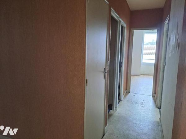 A VENDRE à REZE TRENTEMOULT - Immeuble avec commerce et habitation de 205 m² env.
