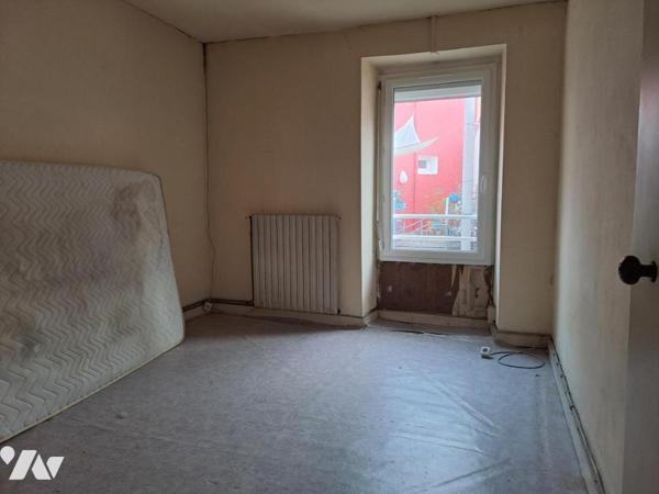 A VENDRE à REZE TRENTEMOULT - Immeuble avec commerce et habitation de 205 m² env.
