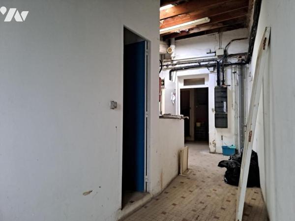 A VENDRE à REZE TRENTEMOULT - Immeuble avec commerce et habitation de 205 m² env.