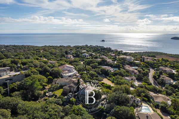 Sainte-Lucie-de-Porto-Vecchio, Villa 4 Chambres -  353 m² à vendre