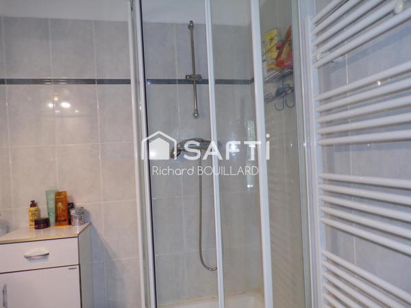 Bel appartement T2 lumineux dans résidence avec piscine, proche plage, commerces, gare