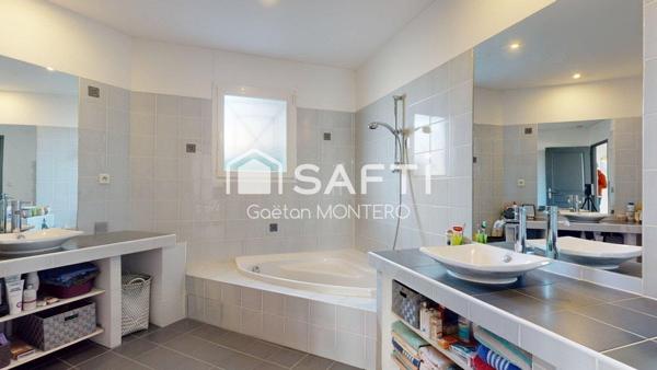 Une maison d’architecte rare à Biscarrosse, dans un environnement calme et recherché.