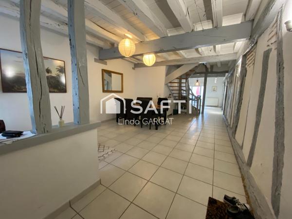 Emplacement idéal, volumes généreux, terrasse sans vis-à-vis : cette maison de ville a tout pour vous séduire !